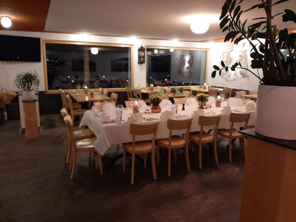 Hotel Avers Am Bach Eksteriør billede